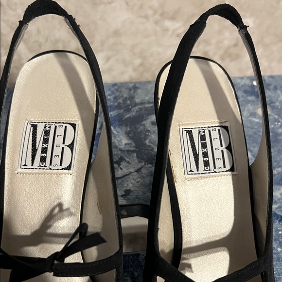 Elegant Black Slingback Heels - Picture 2 of 8